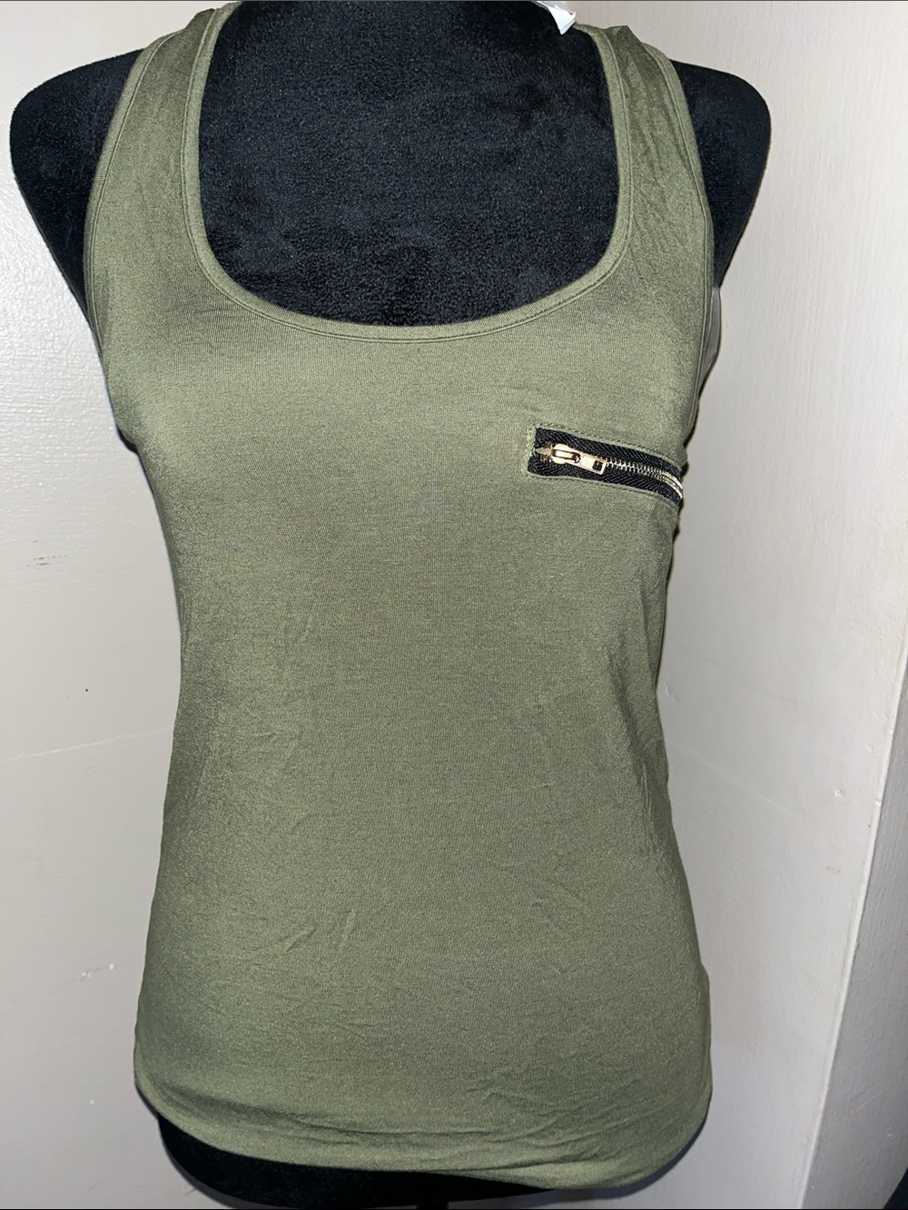 NWT POL Olive Green Women's Scoop Neck Tank Top with Zip Pocket Razorback XS